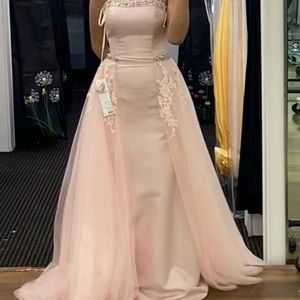 this dress great condition,very beautiful